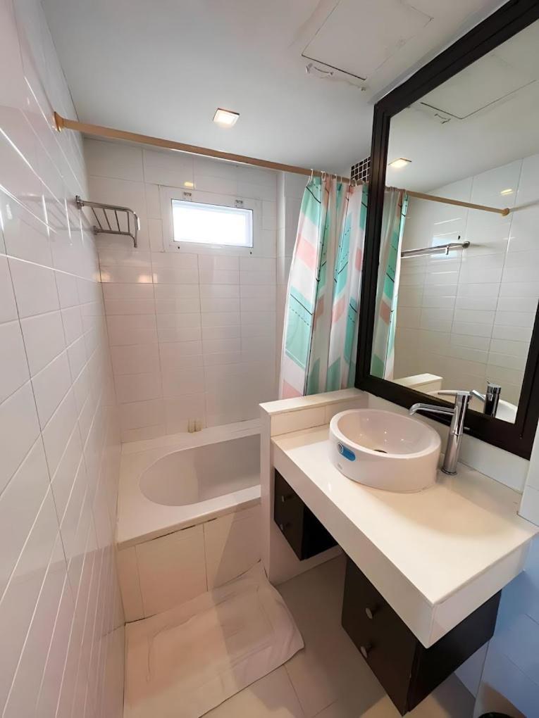 Go Inn Thonglor 23 โกอินน์ ทองหล่อ 23 X Банкок Екстериор снимка